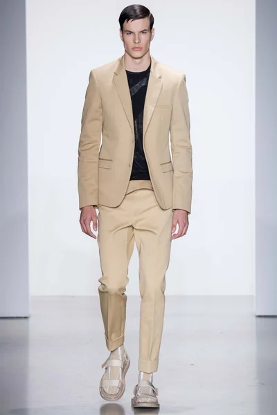 Look 3